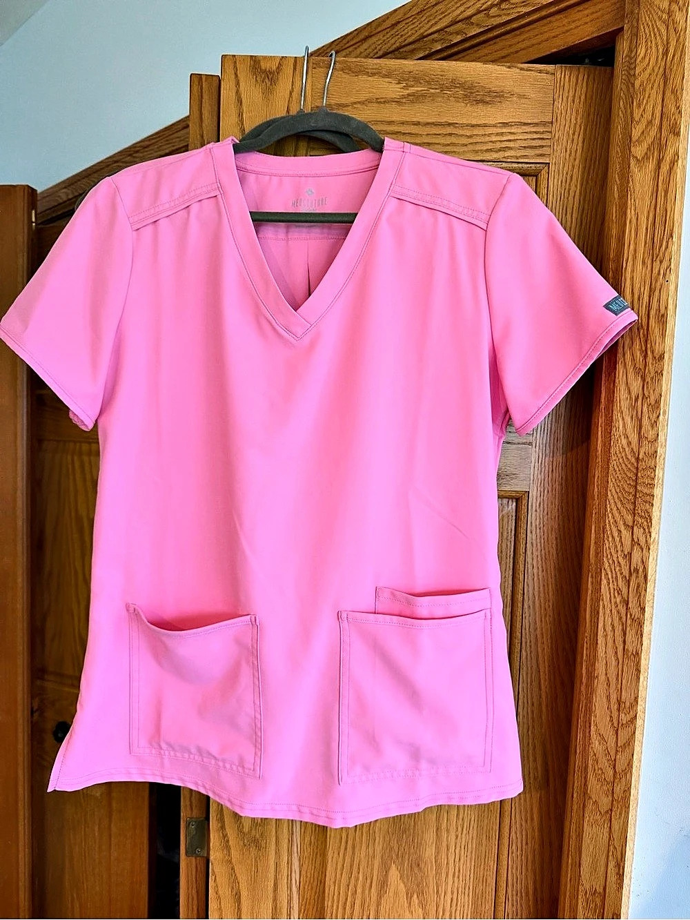 Med Couture Women's 3-Pocket V-Neck Scrub Top size medium